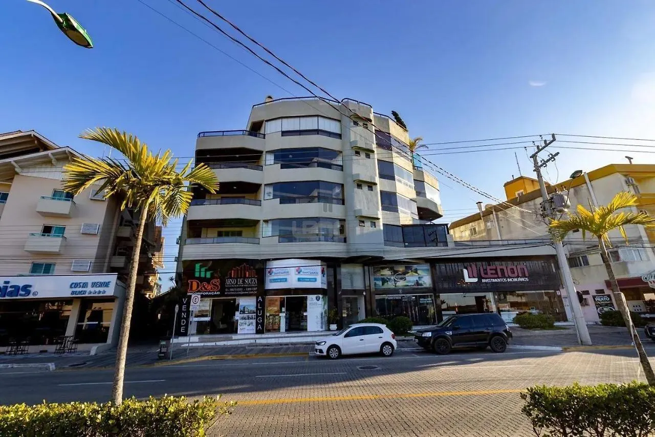 132 - Localizado Na Avenida Principal De Bombas - Apto Com 02 Dormitorios Bombinhas